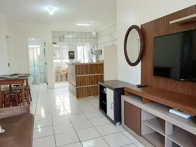Uma televisão e/ou sistema de entretenimento em ROS-301 Confortable dpto 2dorm 190m Av.Ppal Bombas