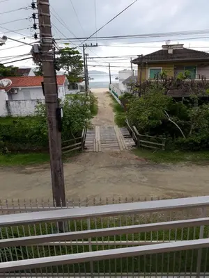 A planta de Apartamento colado no mar Zimbros