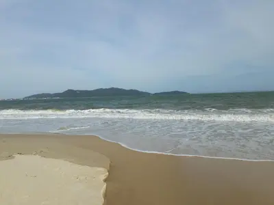 A planta de Apartamento colado no mar Zimbros