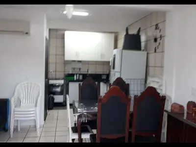 A planta de Apartamento colado no mar Zimbros