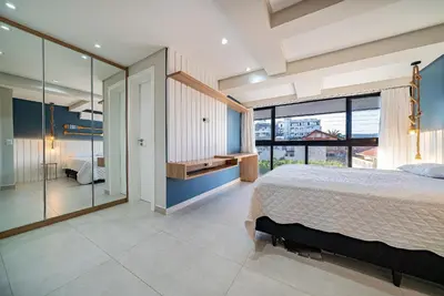 A planta de 167 - Apartamento duplex 2 suítes em Canto Grande.