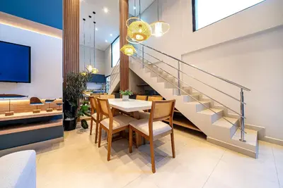 A planta de 167 - Apartamento duplex 2 suítes em Canto Grande.