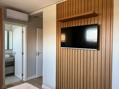 Uma televisão e/ou sistema de entretenimento em Perfeito! Apto a 200m do Mar! BI08I