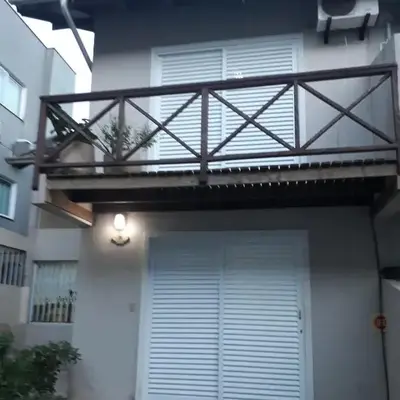 Sobrado no Costão de Bombas