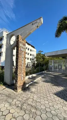 O edifício onde o apartamento está situado