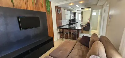 Uma televisão e/ou sistema de entretenimento em Apartamento Finamente Mobiliado - perto da praia