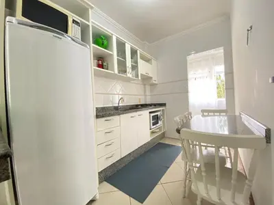 A cozinha ou kitchenette de B719 - Apto para 06 pessoas com piscina perto da praia