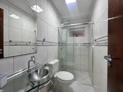 Uma casa de banho em B915 - Apartamento 2 quartos em cond. com piscina