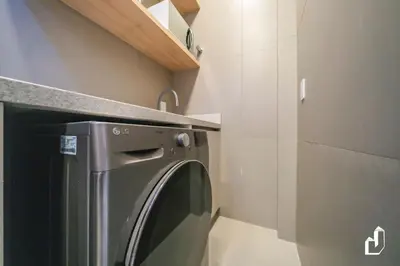 A planta de A pouco metros do mar com 2 dormitórios
