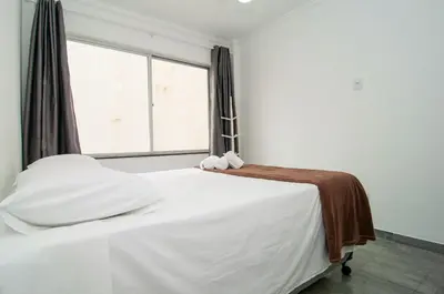 Uma cama ou camas num quarto em Aconchego 150 metros da Praia na Rua 3604 SW3421