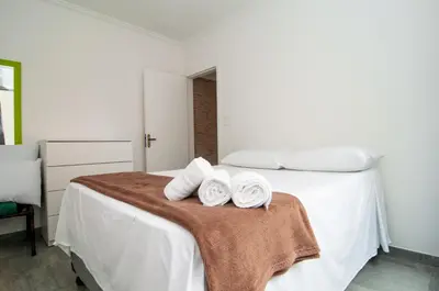 Uma cama ou camas num quarto em Aconchego 150 metros da Praia na Rua 3604 SW3421