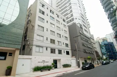 O edifício onde o apartamento está situado