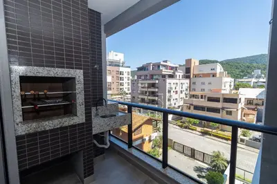 Uma varanda ou terraço em 010A - Lindo apartamento 2 dormitórios na praia de Bombas