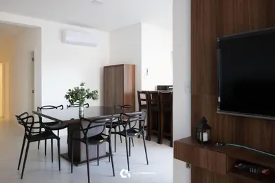 Uma televisão e/ou sistema de entretenimento em 3 suítes + vista mar - Le Premier