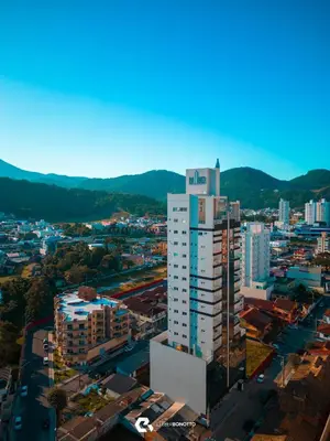Uma vista geral da montanha ou uma vista da montanha a partir do apartamento