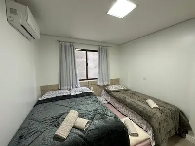 Uma cama ou camas num quarto em DA01- 3 Quartos | Vista Mar | Churrasq e Garagem