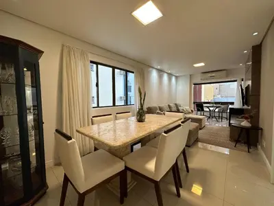 Uma televisão e/ou sistema de entretenimento em DA01- 3 Quartos | Vista Mar | Churrasq e Garagem
