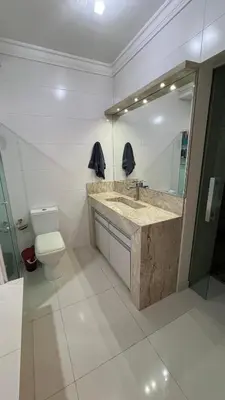 Uma casa de banho em Residencial Cordeiro