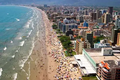 Uma vista do mar geral ou uma vista do mar a partir do apartamento