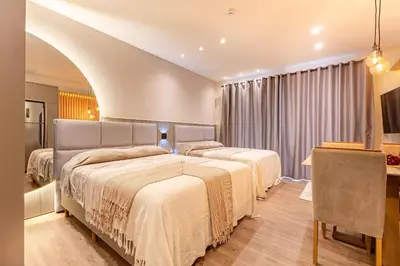 Uma cama ou camas num quarto em Luxuoso Loft em Condomínio com Piscina a 150m do Mar