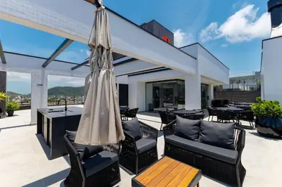 Uma vista geral da montanha ou uma vista da montanha a partir do apartamento