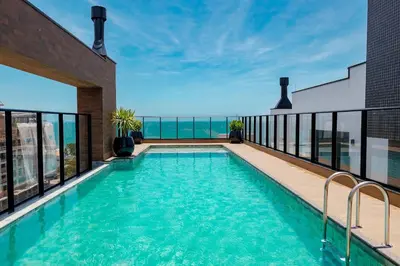 A piscina em ou perto de Luxuoso Loft em Condomínio com Piscina a 150m do Mar