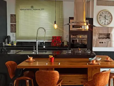 A cozinha ou kitchenette de Apto Panorâmico Vista Mar em Itapema - SC