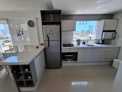 A planta de Confortável apto em Perequê com 2 vagas garagem