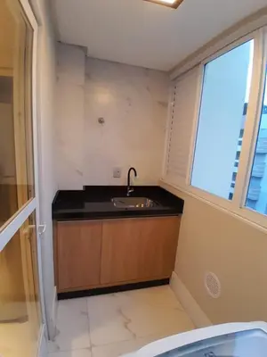 A planta de 303 - Apto com 03 dorm com Vista Mar na Avenida Principal de Bombas