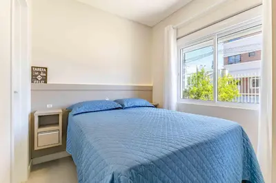 Uma cama ou camas num quarto em Loft Aconchegante a Poucos Minutos da Praia de Bombinhas