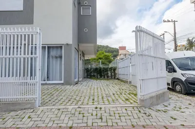 O edifício onde o apartamento está situado