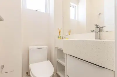 Uma casa de banho em Loft Aconchegante a Poucos Minutos da Praia de Bombinhas
