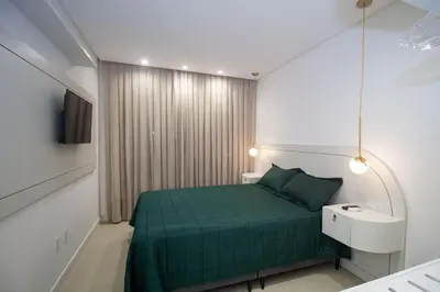 Uma cama ou camas num quarto em Barbados 302 - Apartamento com 2 suítes - 200 metros da praia de Bombas