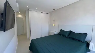 Uma cama ou camas num quarto em Barbados 302 - Apartamento com 2 suítes - 200 metros da praia de Bombas