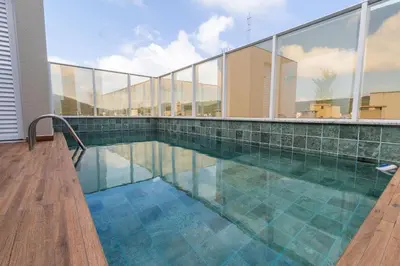 A piscina em ou perto de Barbados 302 - Apartamento com 2 suítes - 200 metros da praia de Bombas