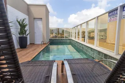 A piscina em ou perto de Barbados 302 - Apartamento com 2 suítes - 200 metros da praia de Bombas