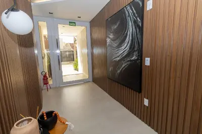 A planta de Barbados 302 - Apartamento com 2 suítes - 200 metros da praia de Bombas