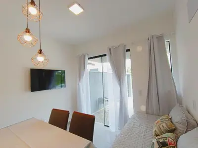 Uma televisão e/ou sistema de entretenimento em RJ164-02 Lindo Dpto c/Piscina y vista a la montaña