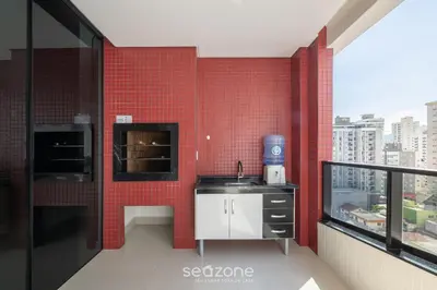 A cozinha ou kitchenette de Apto 2Q c/ churrasq. 500m da Meia Praia ROT1001