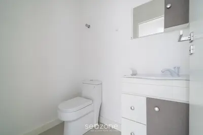 Uma casa de banho em Apto 2Q c/ churrasq. 500m da Meia Praia ROT1001