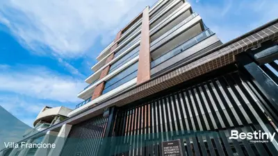 O edifício onde o apartamento está situado
