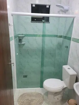 Uma casa de banho em Recanto dos Ganchos