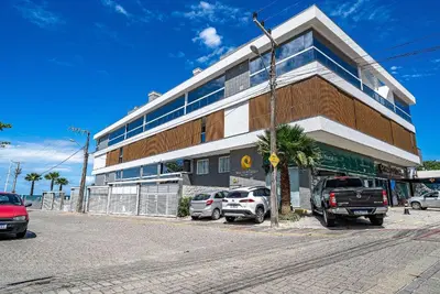 O edifício onde o apartamento está situado