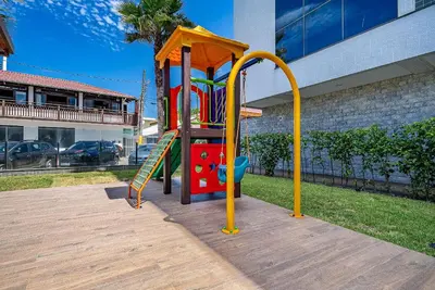 A área de jogos para crianças em Edifício Solar do Atlântico Beira Mar de Bombas