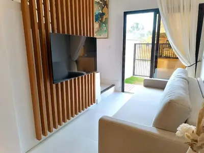 Uma televisão e/ou sistema de entretenimento em SIR 102 Excepcional duplex en Canto Grande