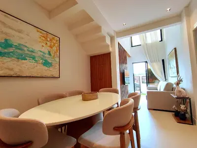 Uma área de estar em SIR 102 Excepcional duplex en Canto Grande