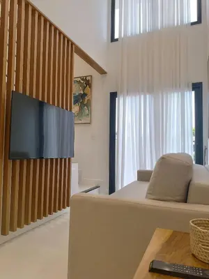 Uma televisão e/ou sistema de entretenimento em SIR 102 Excepcional duplex en Canto Grande