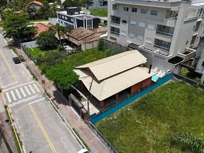 A planta de 392 - Casa com padrão diferenciado para família