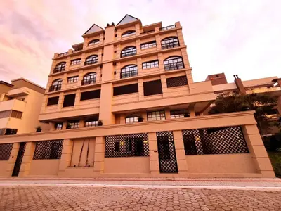 O edifício onde o apartamento está situado