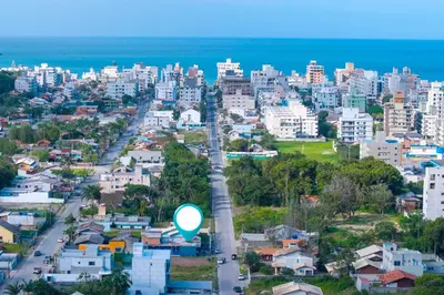 Uma vista geral de Bombinhas ou a vista da cidade a partir da casa de férias
